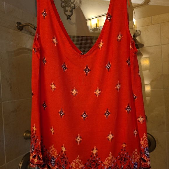 Red top - Picture 2 of 3